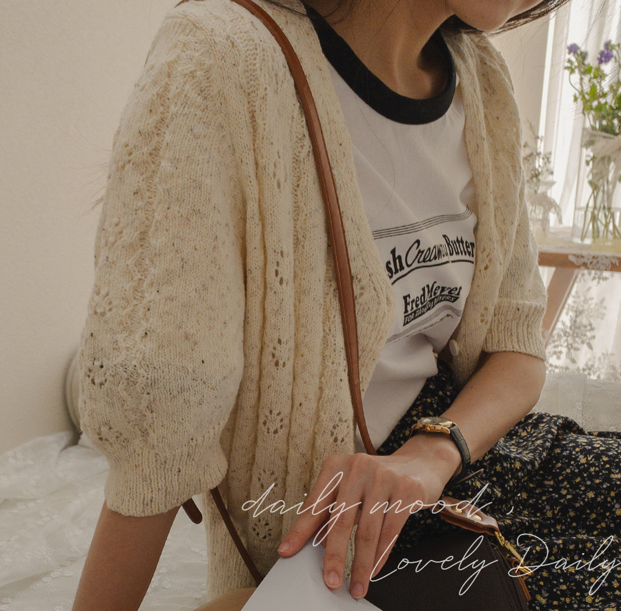 블라우스 모델 착용 이미지-S3L1