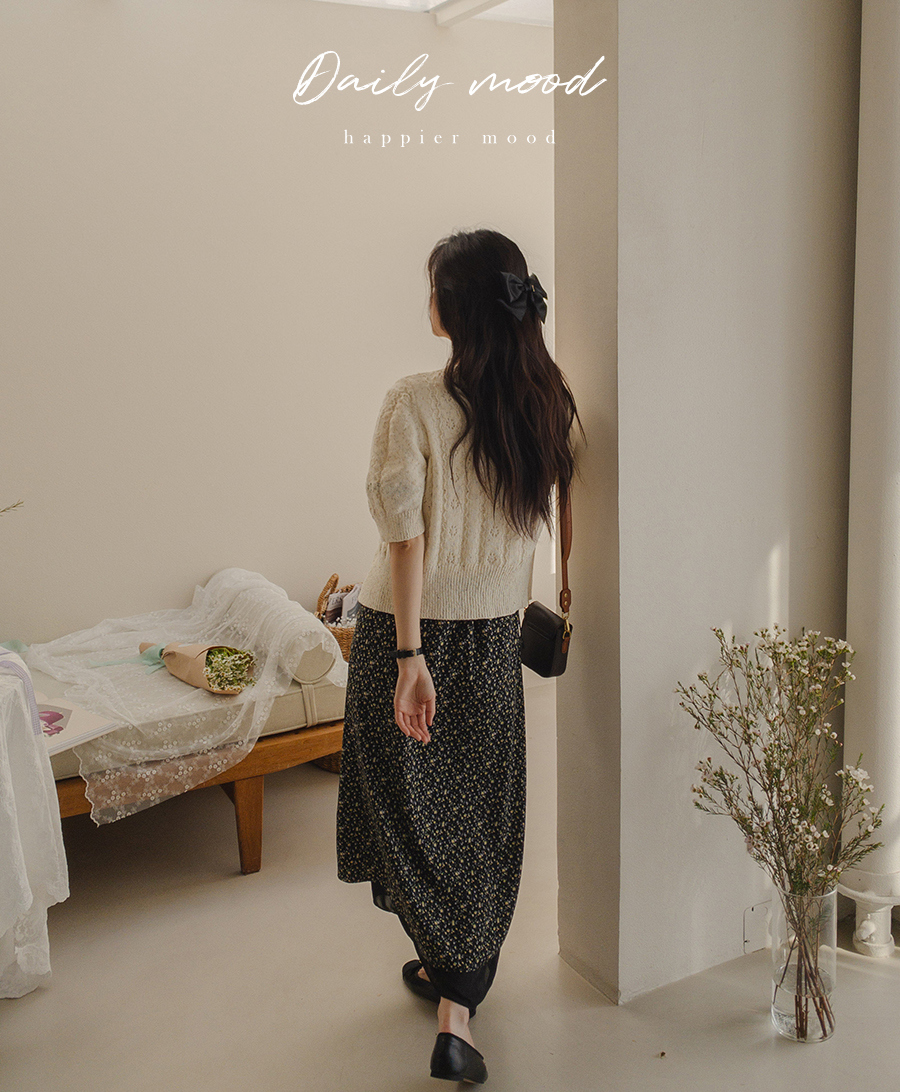 블라우스 모델 착용 이미지-S3L3