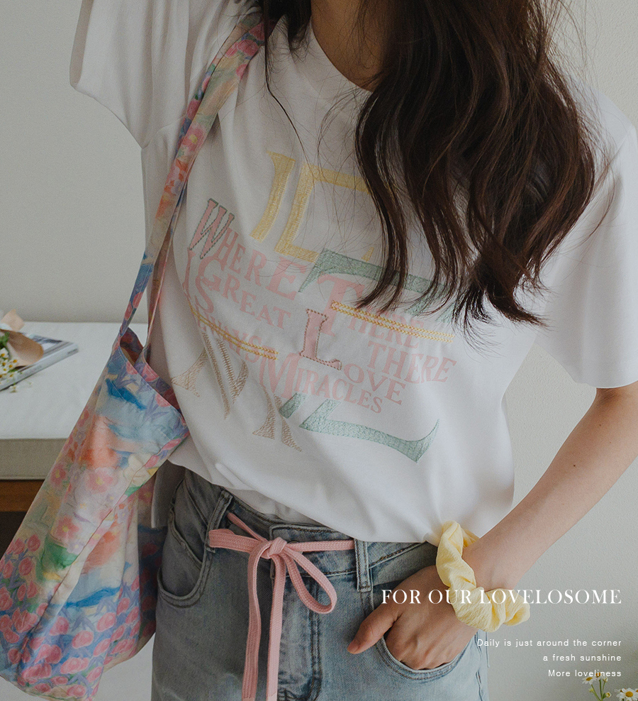 반팔 티셔츠 모델 착용 이미지-S2L9