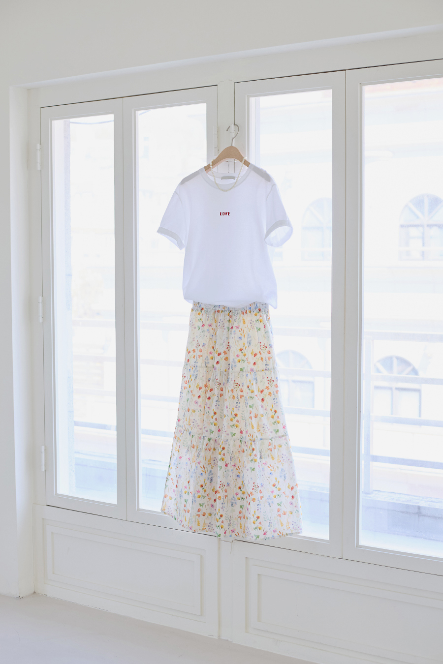 반팔 티셔츠 라벤더 색상 이미지-S1L8