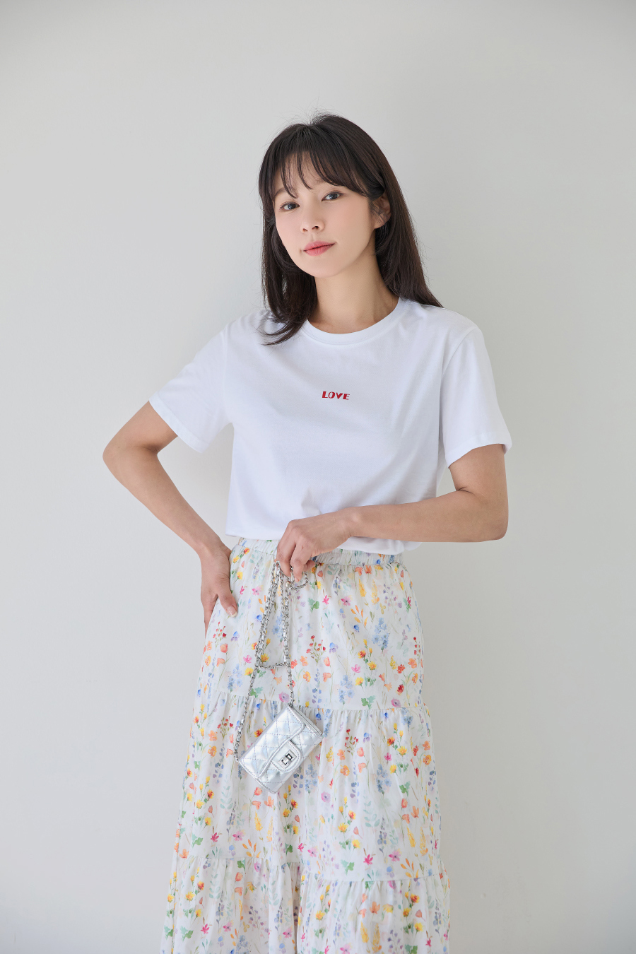 반팔 티셔츠 모델 착용 이미지-S1L2