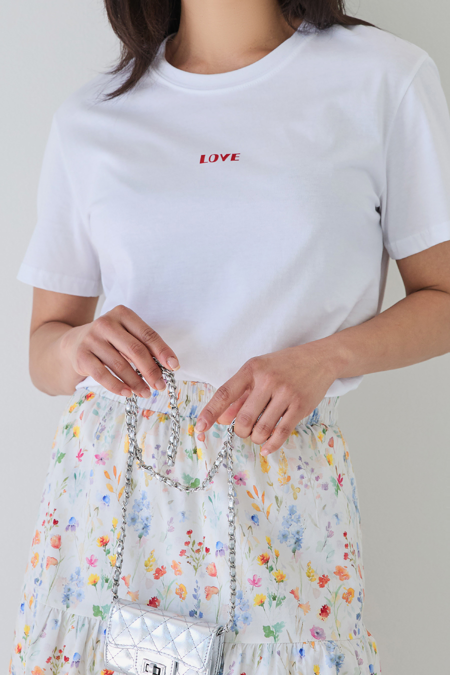 반팔 티셔츠 모델 착용 이미지-S1L3