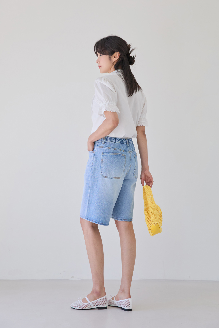 반바지 모델 착용 이미지-S1L7