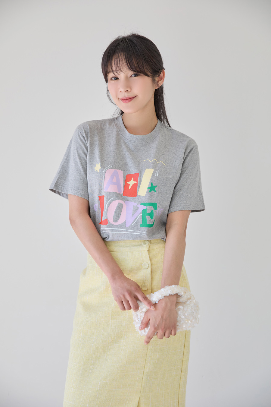 반팔 티셔츠 모델 착용 이미지-S1L2