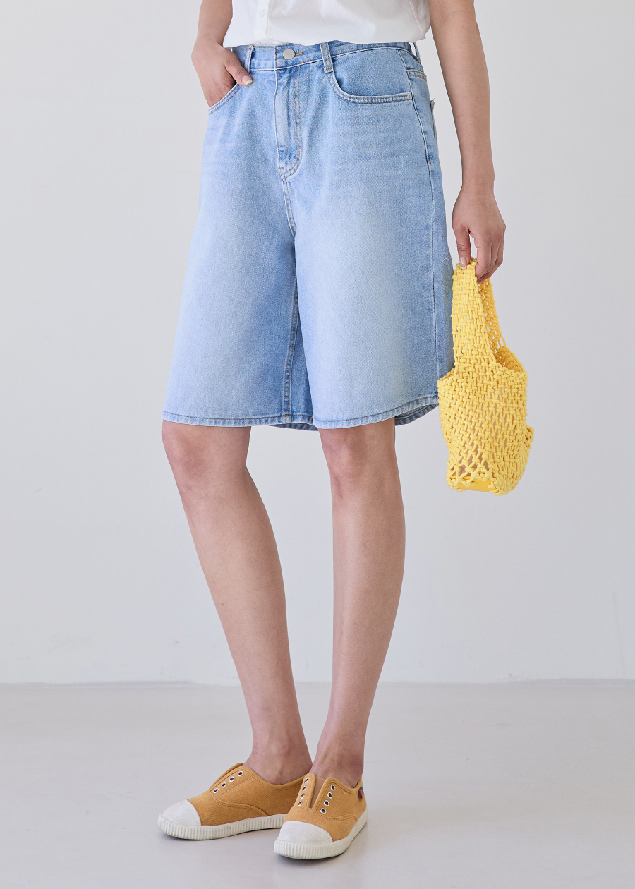 반바지 모델 착용 이미지-S1L2