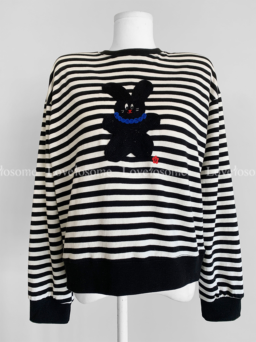 긴팔 티셔츠 차콜 색상 이미지-S2L3