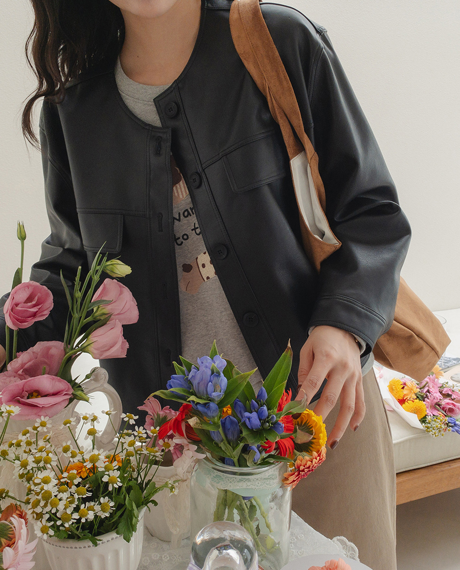 긴팔 티셔츠 모델 착용 이미지-S2L7