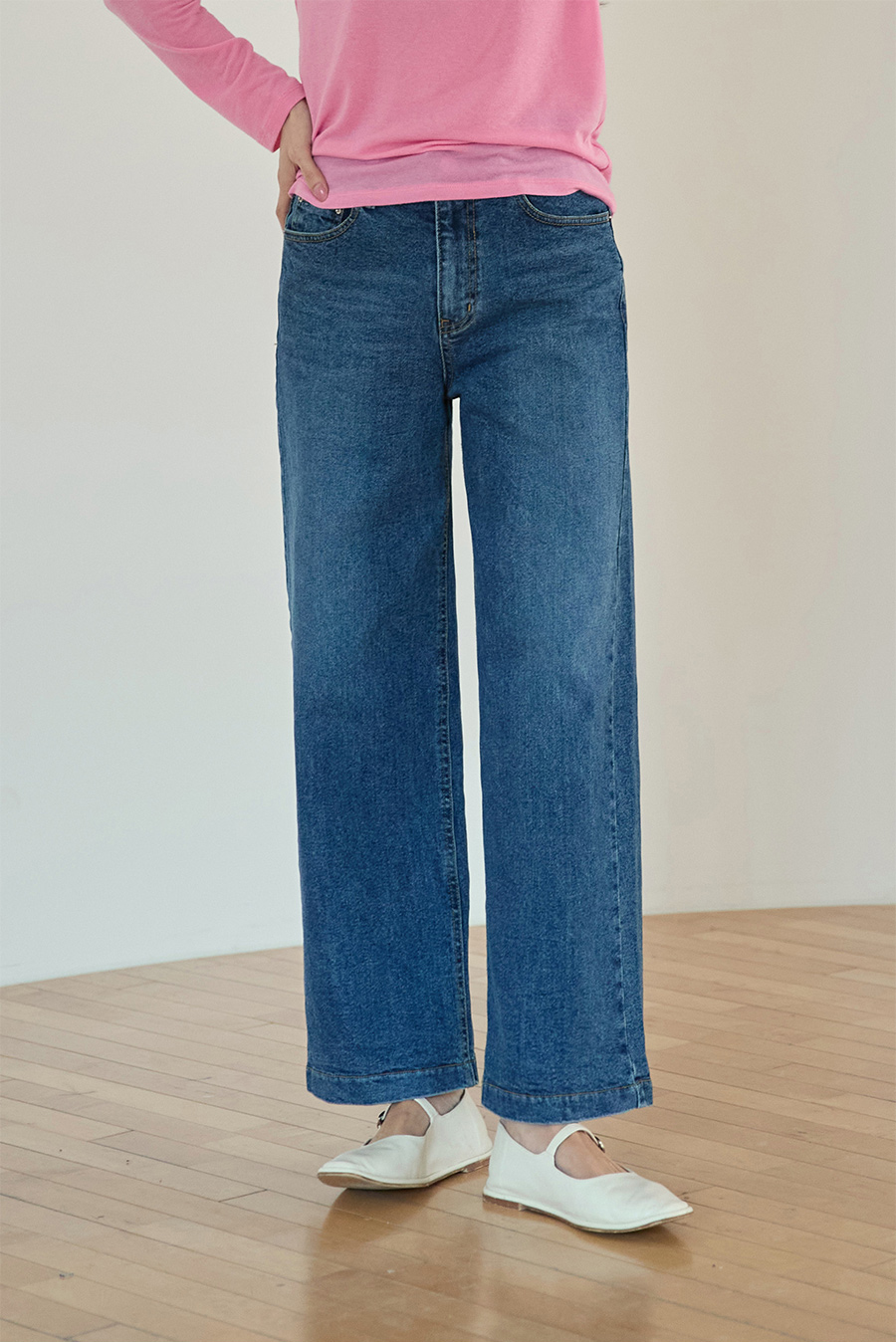 바지 모델 착용 이미지-S1L2