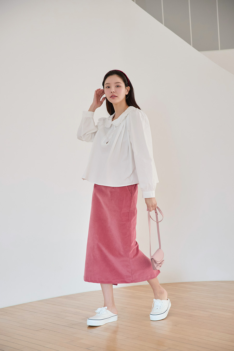 치마 모델 착용 이미지-S1L8