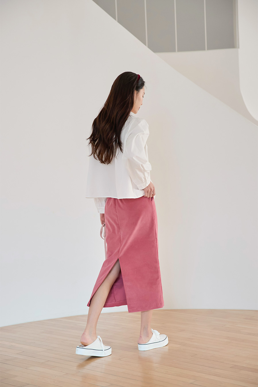 치마 모델 착용 이미지-S1L9