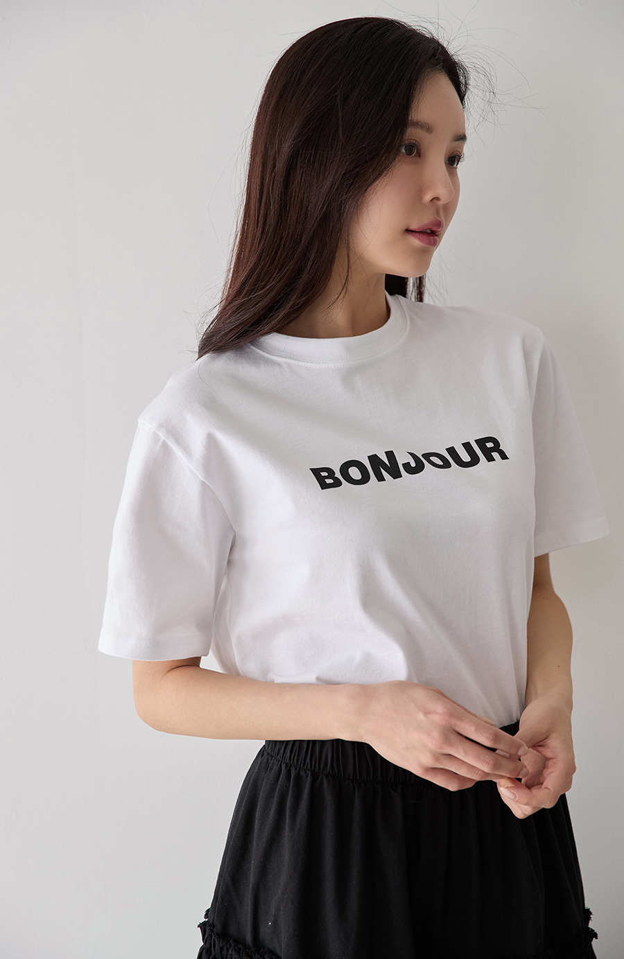 반팔 티셔츠 모델 착용 이미지-S2L1