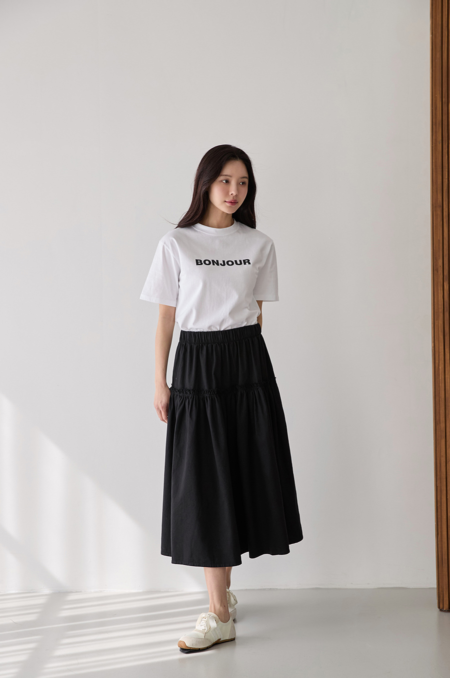 반팔 티셔츠 모델 착용 이미지-S2L9