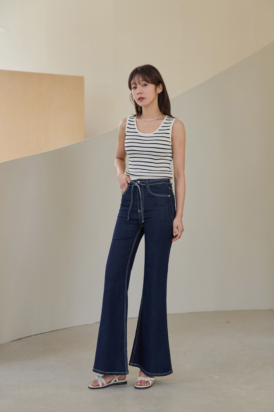 바지 모델 착용 이미지-S1L2