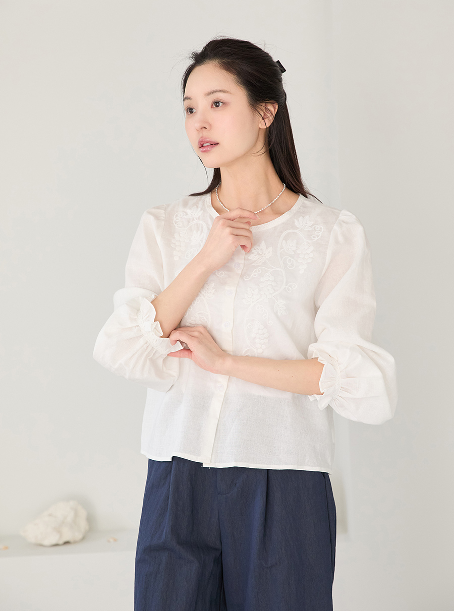 긴팔 티셔츠 모델 착용 이미지-S1L4