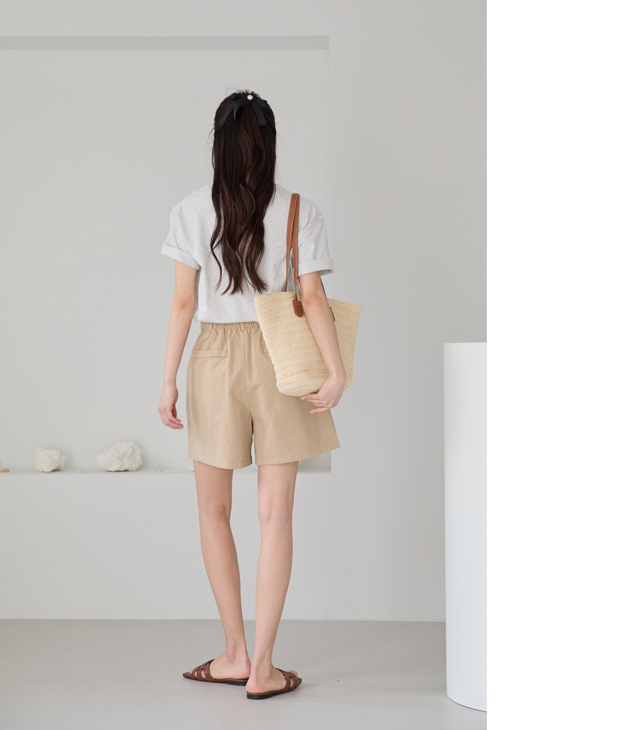 반바지 모델 착용 이미지-S1L12