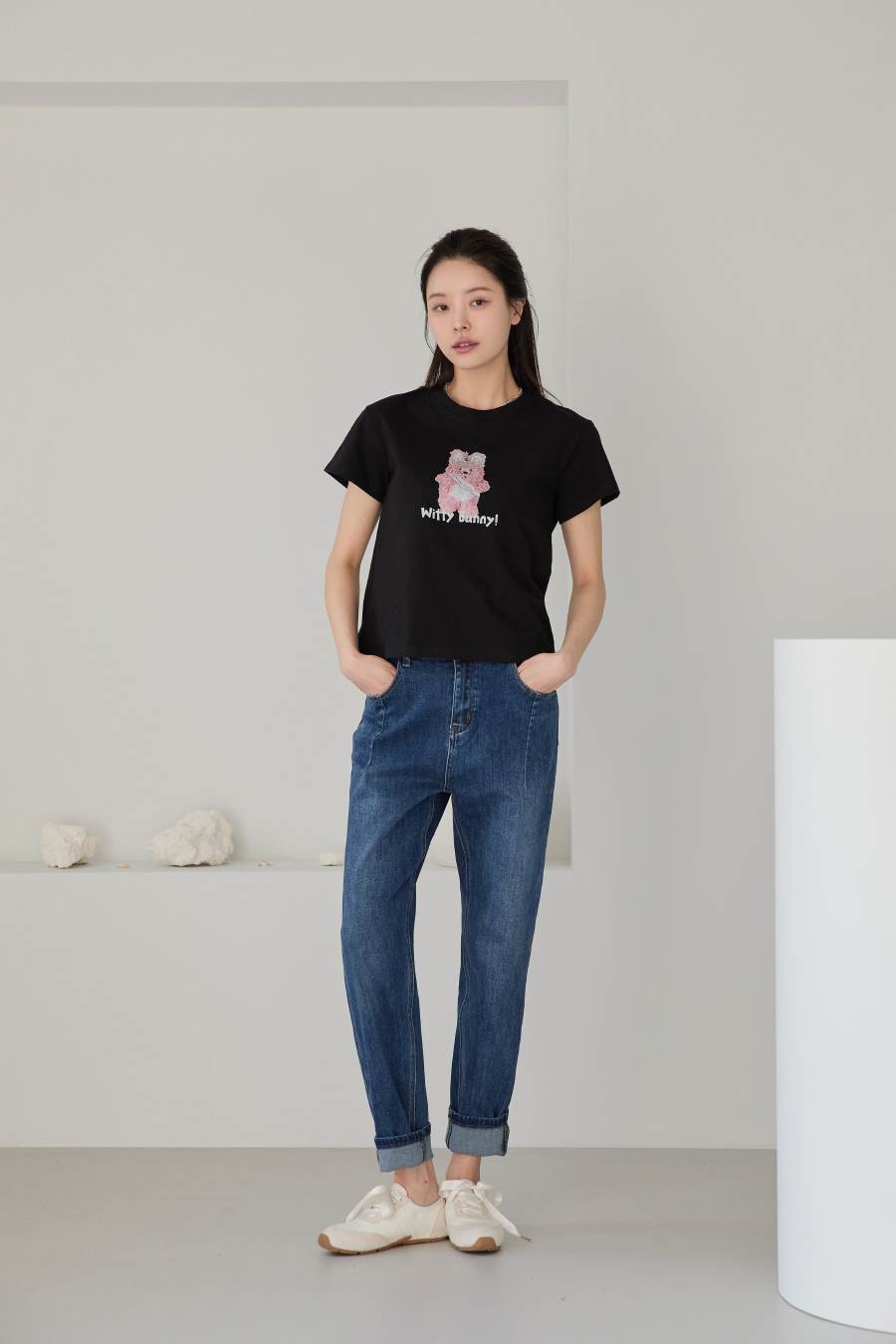 반팔 티셔츠 모델 착용 이미지-S1L4