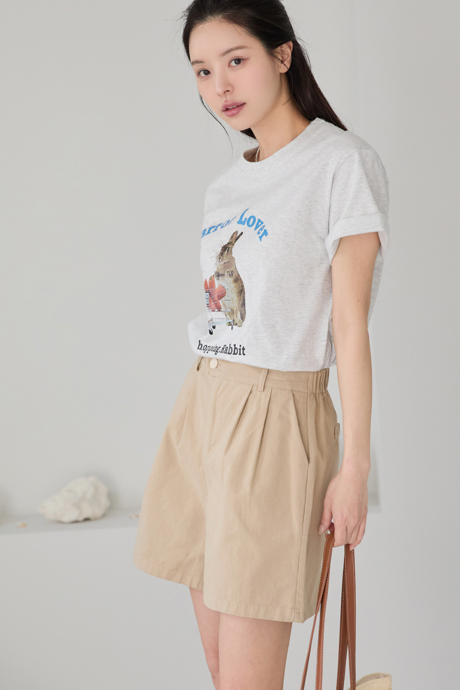 반팔 티셔츠 모델 착용 이미지-S1L3