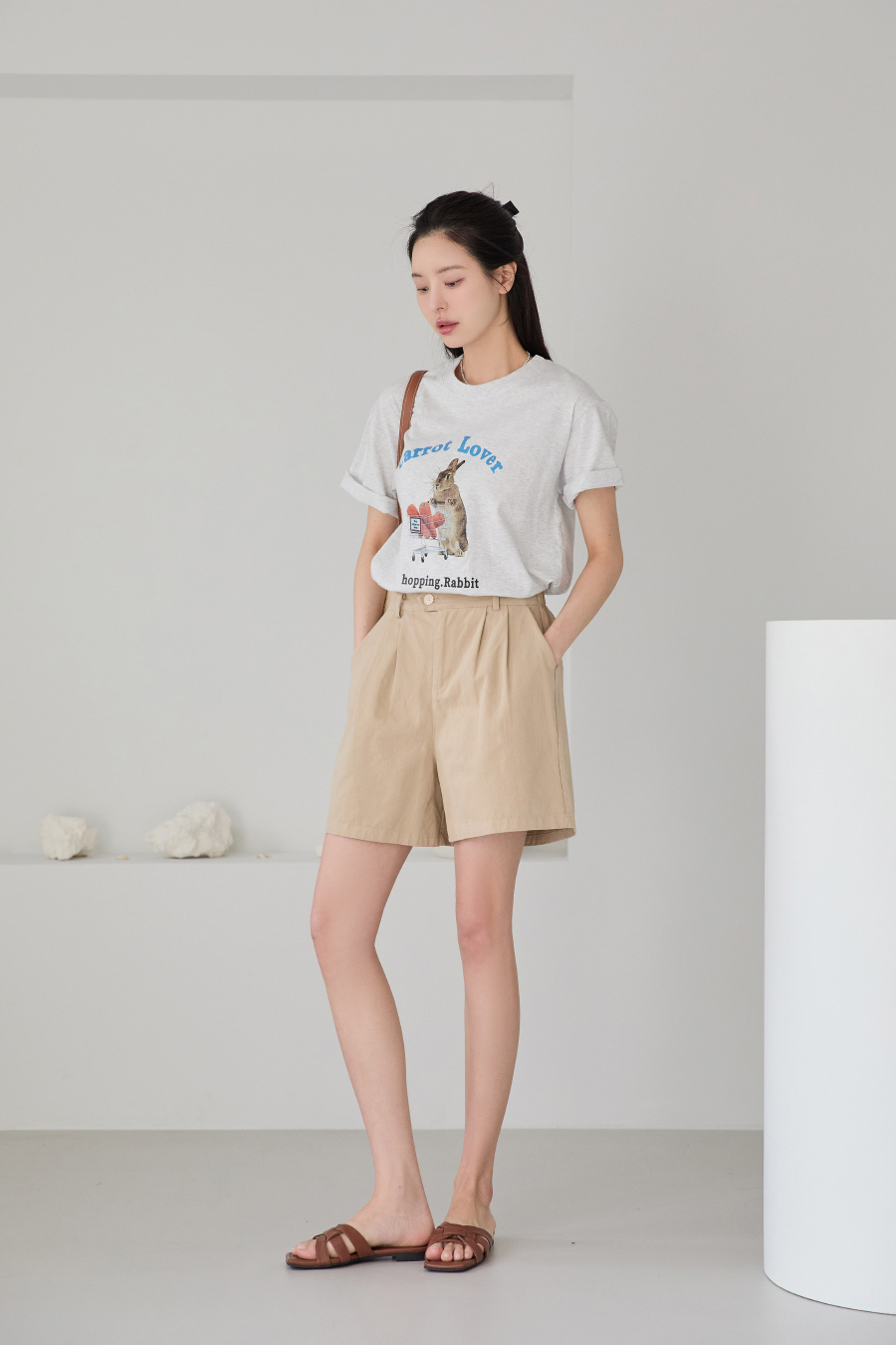 반팔 티셔츠 모델 착용 이미지-S1L7