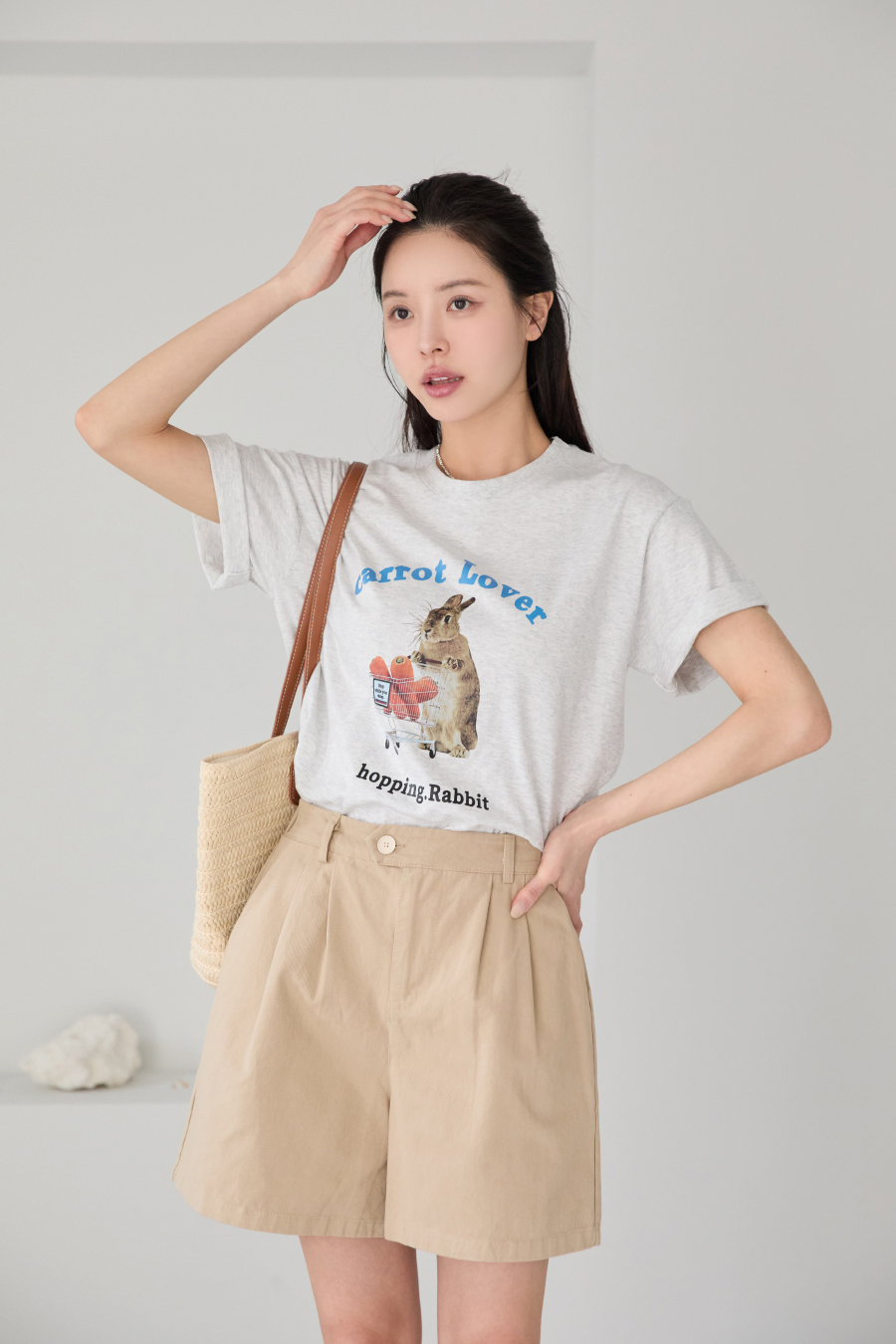 반팔 티셔츠 모델 착용 이미지-S1L6