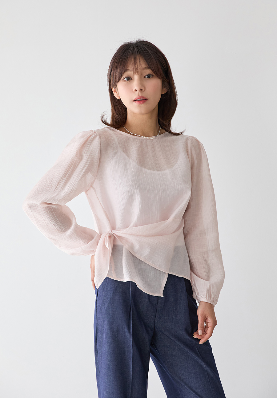 블라우스 모델 착용 이미지-S1L2